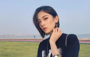 刘美彤清新户外写真图片_3