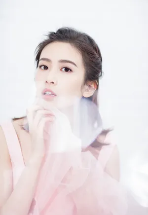刘美彤性感杂志写真图片_2