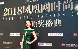 毛俊杰深V爆乳蕾丝诱惑性感写真_2