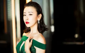 毛俊杰深V爆乳蕾丝诱惑性感写真_6