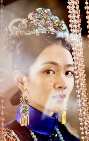 陈昊宇《如懿传》舒妃角色写真图片_5