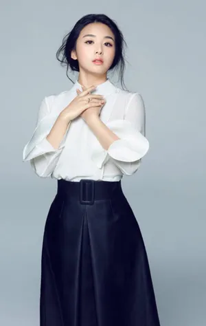 张含韵黑白气质写真高清图片_2