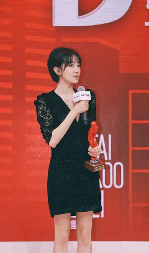 陈小纭性感典雅活动照图片_4