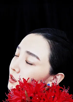 陈小纭优雅妩媚时尚写真图片_1