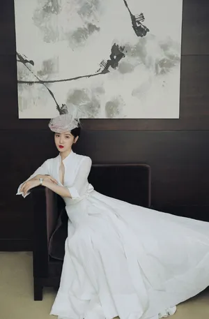陈小纭性感深v礼服活动照图片_1