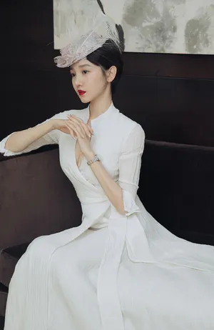 陈小纭性感深v礼服活动照图片_2