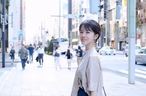陈小纭休闲街拍图片_2