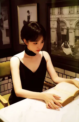 陈小纭深v吊带裙文艺写真图片_6