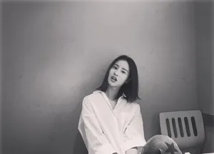 小龙女毛晓慧白衬衣写真图片_4