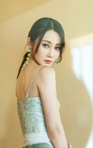 林鹏性感优雅写真图片第1张