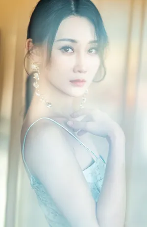 林鹏性感优雅写真图片第1张