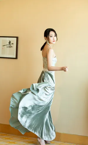 林鹏性感优雅写真图片_5