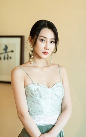 林鹏性感优雅写真图片_6