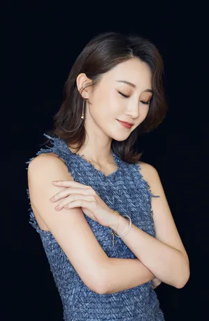 林鹏优雅知性活动照图片_2
