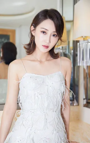 林鹏性感吊带裙活动写真图片第1张