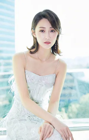 林鹏性感吊带裙活动写真图片