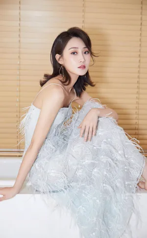林鹏性感吊带裙活动写真图片_3