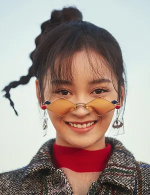 王一菲甜美养眼时尚杂志写真图片_3