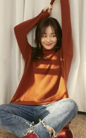 王一菲甜美养眼时尚杂志写真图片_5