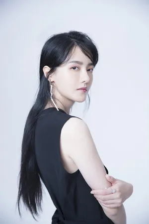 张芷溪清新优雅时尚写真图片_2
