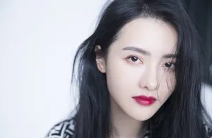 张芷溪优雅妩媚时尚写真图片