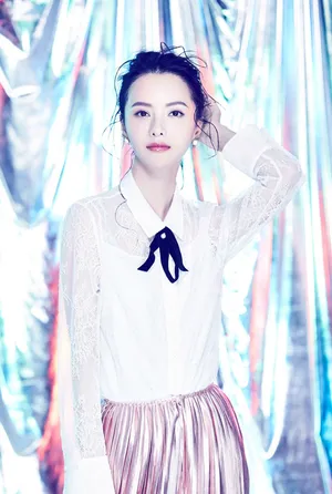 张芷溪清新靓丽时尚写真图片_4