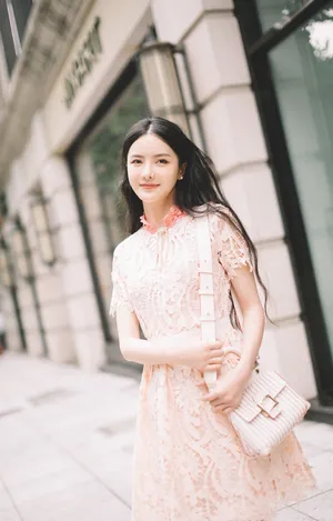 张芷溪清新甜美街拍图片_2