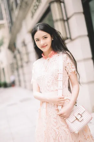 张芷溪清新甜美街拍图片_3