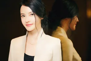 张芷溪知性写真图片_4