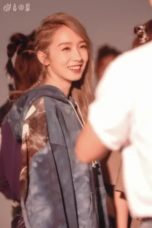 火箭少女101孟美岐写真花絮图片_4
