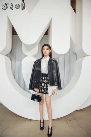 火箭少女101杨超越巴黎时装周图片_4