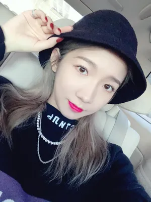 火箭少女101孟美岐自拍照