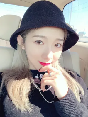火箭少女101孟美岐自拍照_2