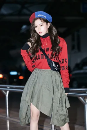 火箭少女101紫宁甜酷文艺性感写真图片_3