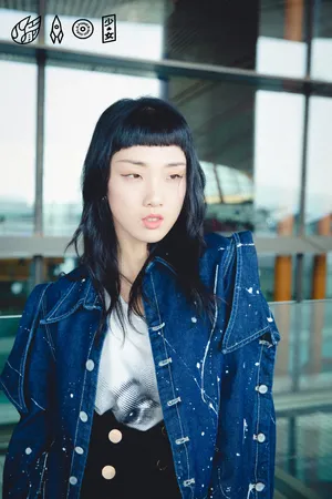 火箭少女101yamy酷帅机场街拍写真图片_3