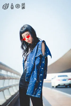 火箭少女101yamy酷帅机场街拍写真图片_5