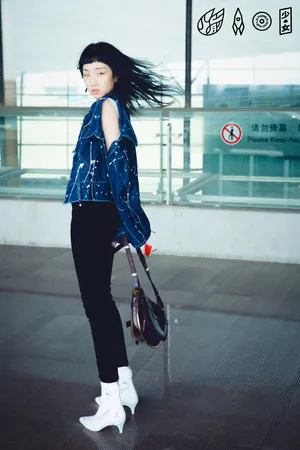 火箭少女101yamy酷帅机场街拍写真图片_8