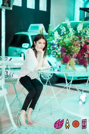 火箭少女101傅箐品牌活动唯美写真图片