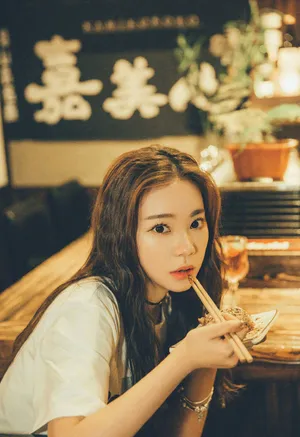 火箭少女101紫宁“深夜食堂”唯美日系写真图片_3
