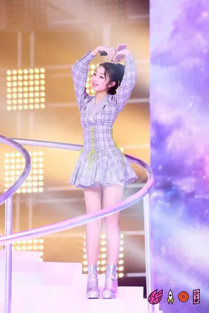 火箭少女101新歌首秀高清图片_4