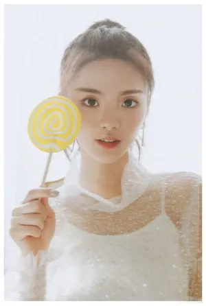 火箭少女101杨超越高冷宫廷风写真图片_1