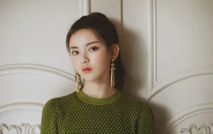 火箭少女101杨超越高冷宫廷风写真图片_7