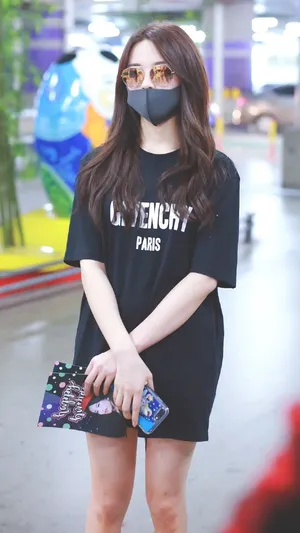 火箭少女101杨超越下衣失踪美腿街拍图片_7