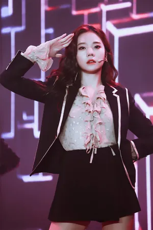 火箭少女101紫宁性感图片_2