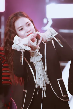 火箭少女101紫宁性感图片_3