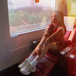 火箭少女101吴宣仪火车美拍图片