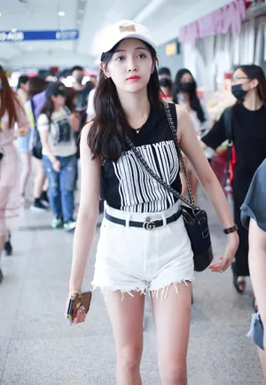 火箭少女101吴宣仪机场青春街拍图片_7