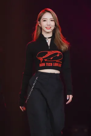 火箭少女101孟美岐最新图片_6