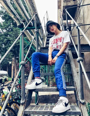 火箭少女101孟美岐生活照图片_2