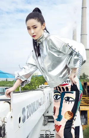 李曼酷炫个性时尚写真图片_2
